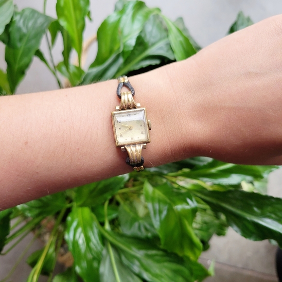 Ancre Accessories - Vintage Ancre 17 Rubis Leather Cord Watch